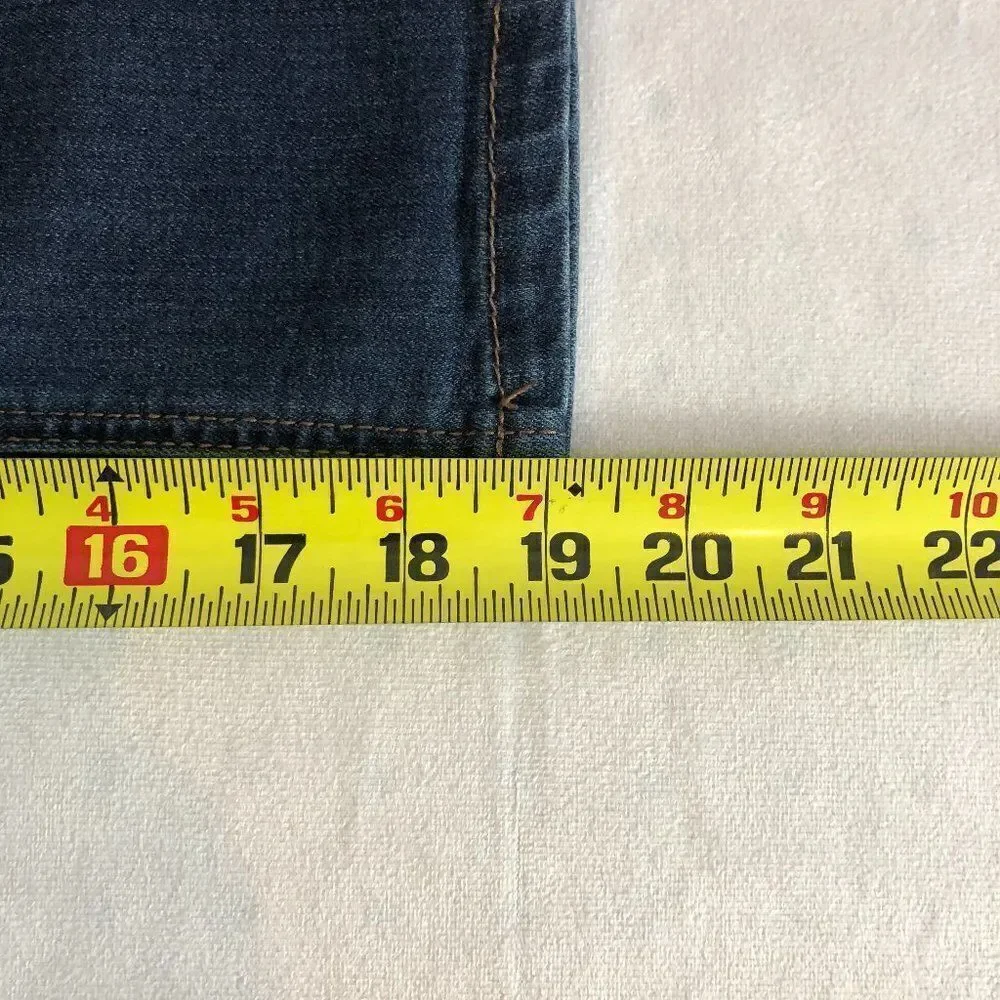 1822 Dark Wash Distressed capri Jeans size 6.  UB